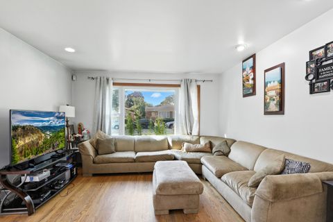 Tiny photo for 3814 W Sherwin Avenue, Lincolnwood, IL 60712 (MLS # 12402131)