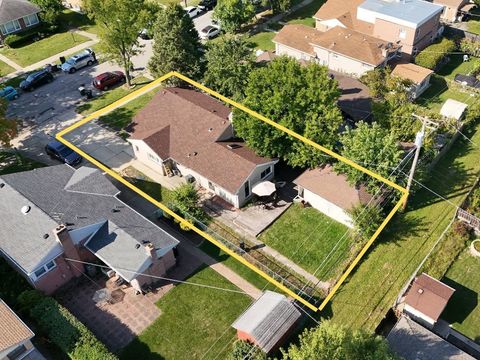 Tiny photo for 3814 W Sherwin Avenue, Lincolnwood, IL 60712 (MLS # 12402131)