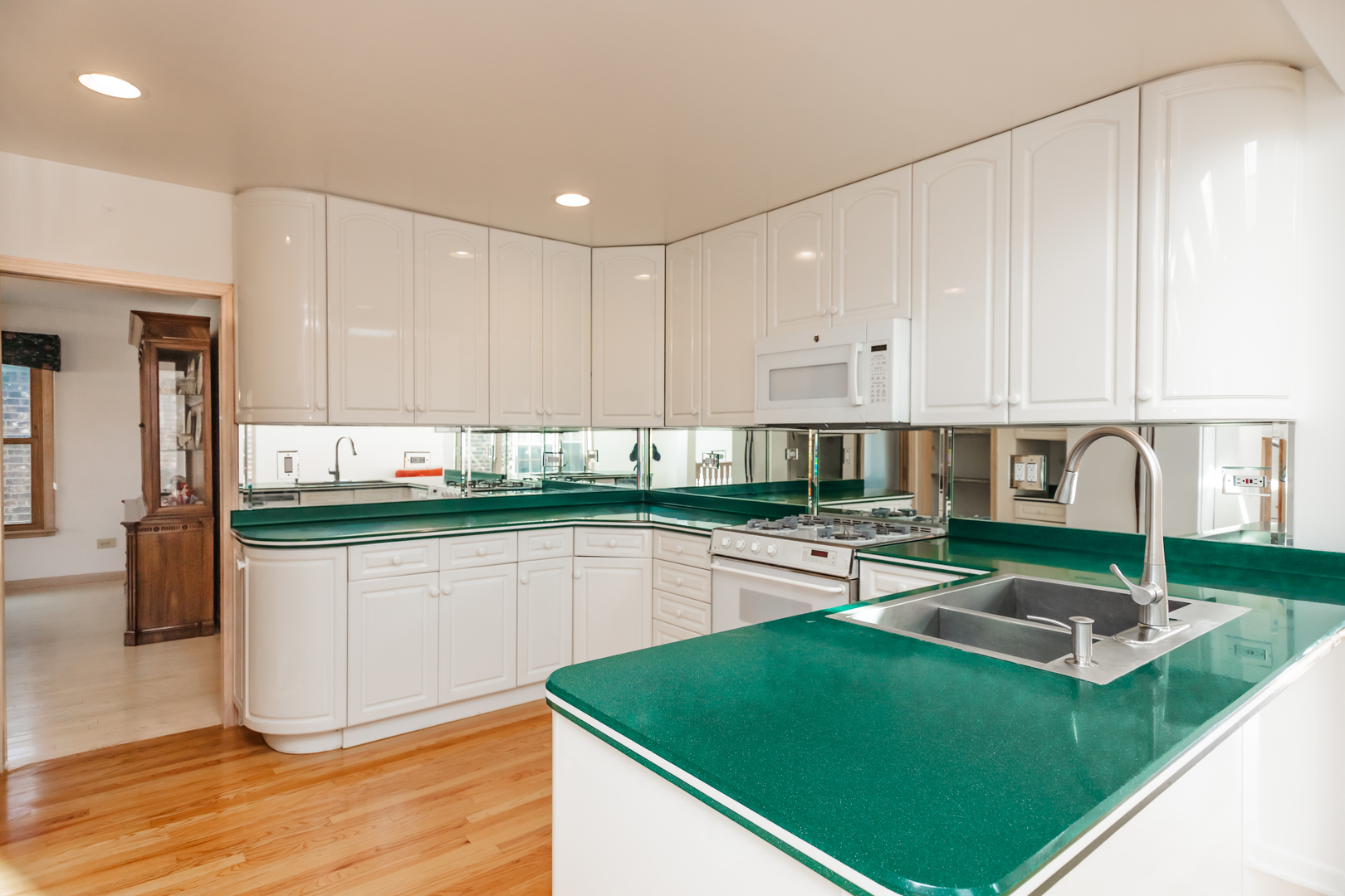 4621 N Anthon Avenue