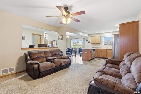 Tiny photo for 1570 Savannah Circle #C3, Davenport, IA 52807 (MLS # QC4269330)