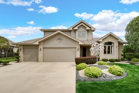 Photo of 8544 Meadows Edge Trail, Tinley Park, IL 60487 (MLS # 12753246)