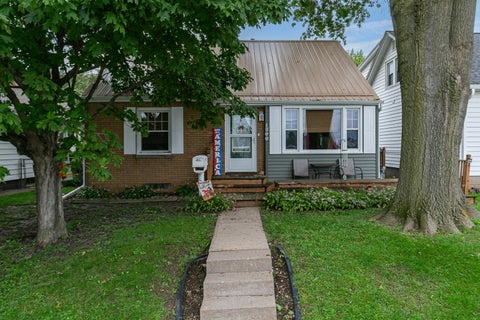 Photo of 1900 29th Street, Moline, IL 61265 (MLS # 12764737)