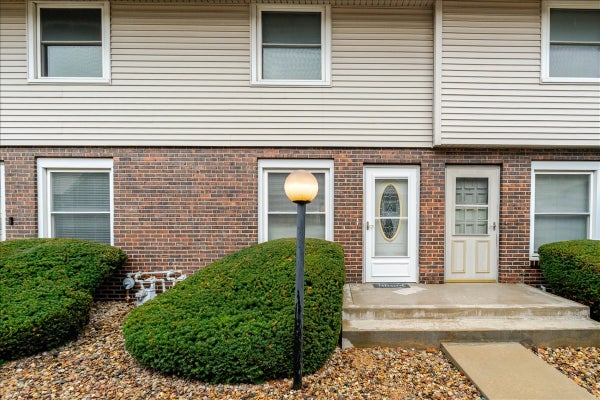 103 S TOWANDA AVE APT 4, NORMAL, IL 61761 - Image 5d882c8e7b8c49a442ca3ec52c60efc0/2968449903
