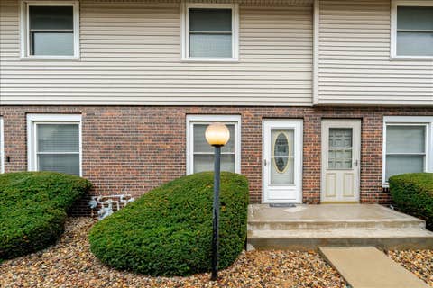 Photo of 103 S Towanda Avenue #4, Normal, IL 61761 (MLS # 12720918)