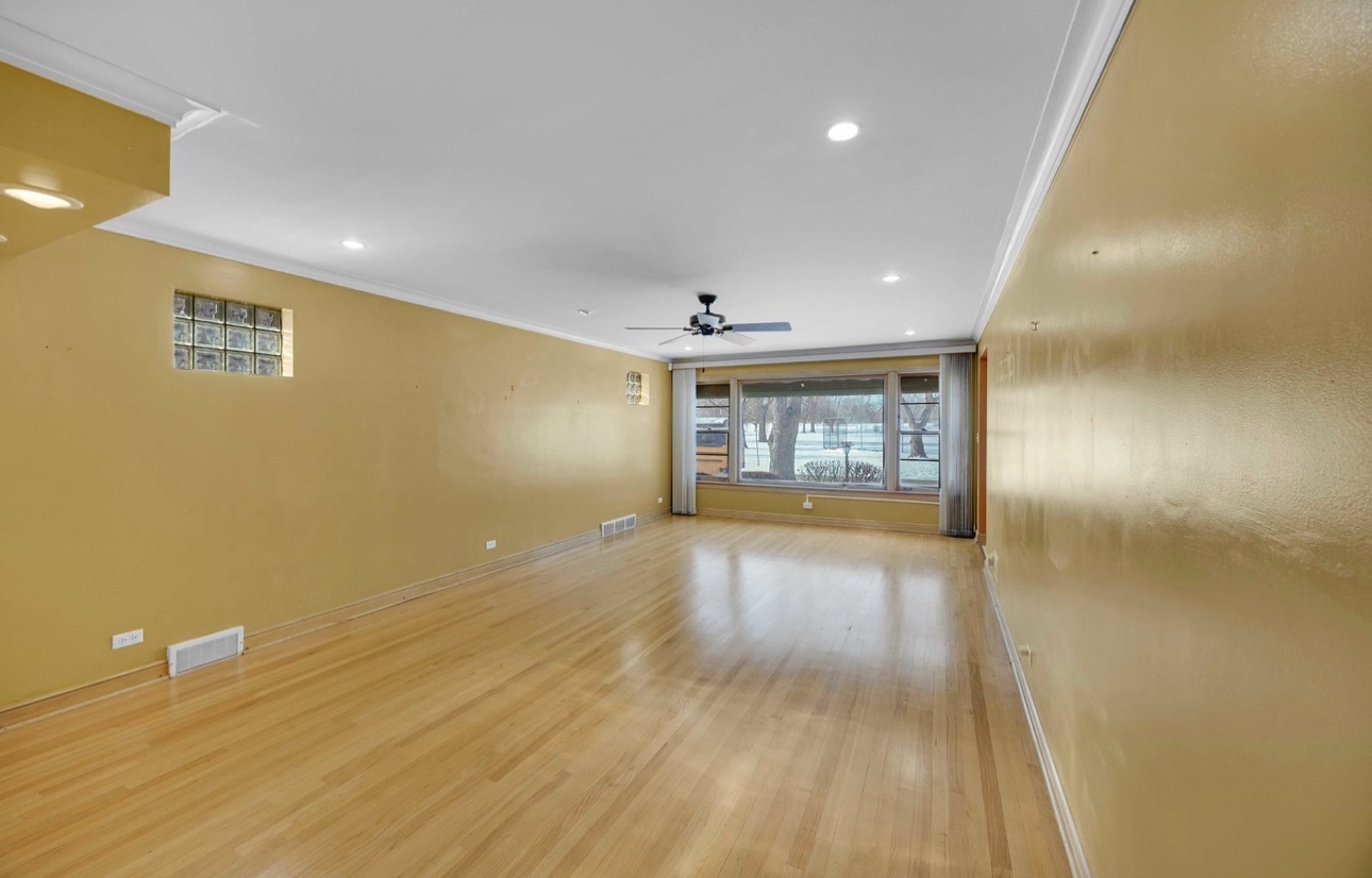 14233 S Wentworth Avenue