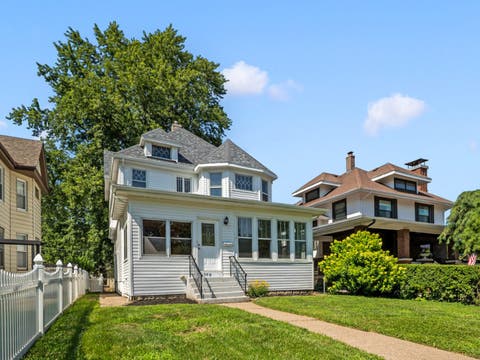 Tiny photo for 108 W Central Park Avenue, Davenport, IA 52803 (MLS # 12676961)