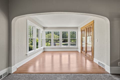 Tiny photo for 108 W Central Park Avenue, Davenport, IA 52803 (MLS # 12676961)