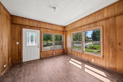 Tiny photo for 108 W Central Park Avenue, Davenport, IA 52803 (MLS # 12676961)