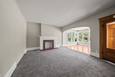 Tiny photo for 108 W Central Park Avenue, Davenport, IA 52803 (MLS # 12676961)