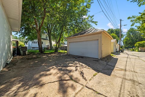 Tiny photo for 108 W Central Park Avenue, Davenport, IA 52803 (MLS # 12676961)