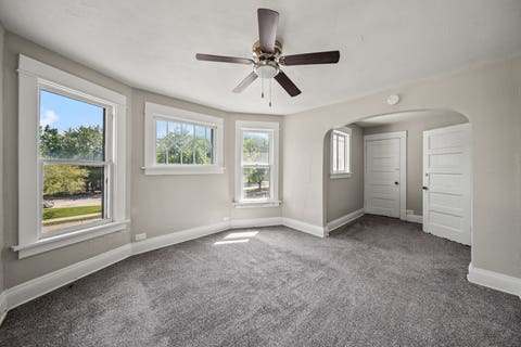 Tiny photo for 108 W Central Park Avenue, Davenport, IA 52803 (MLS # 12676961)