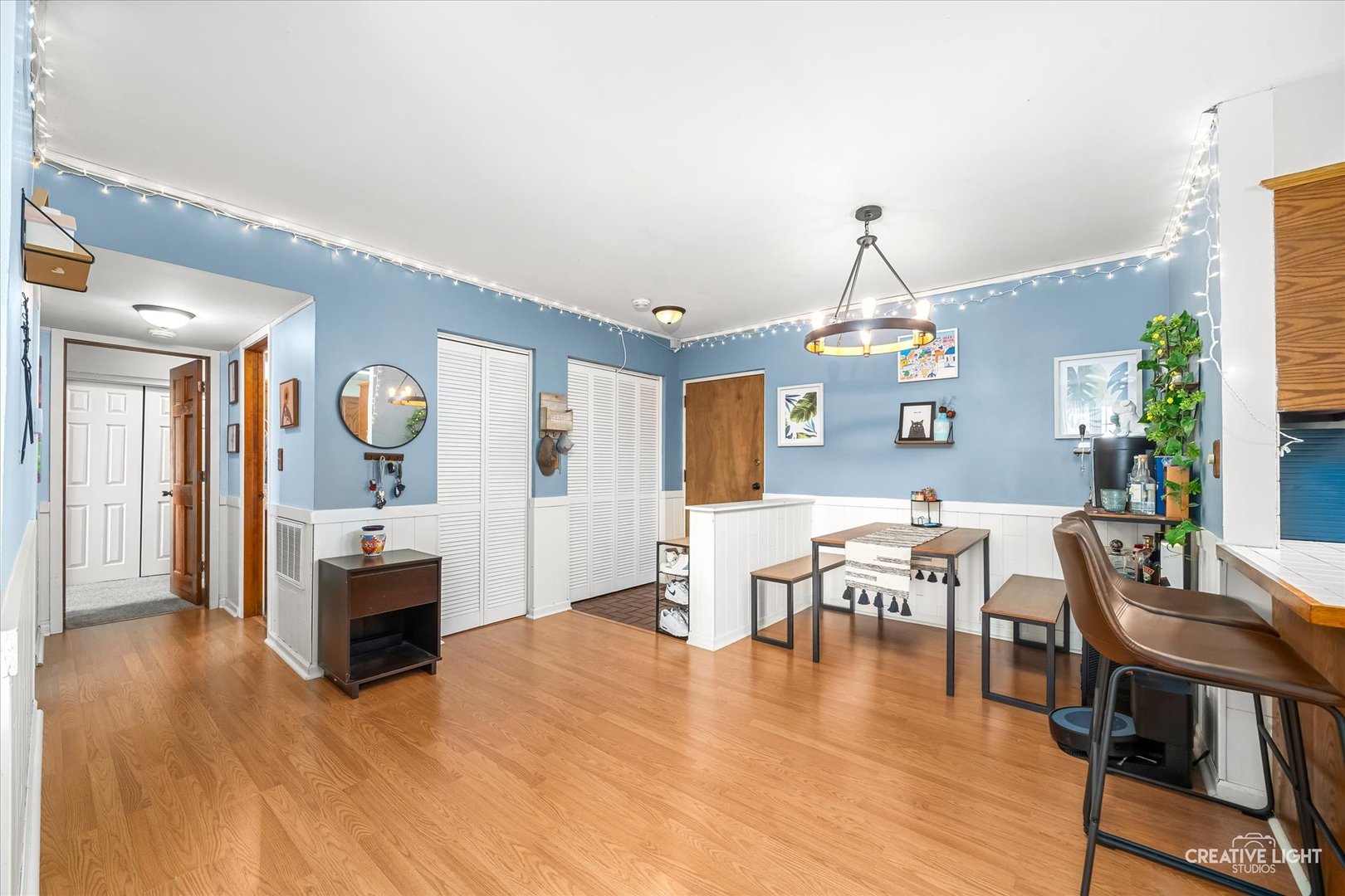 1050 N Farnsworth Avenue 403