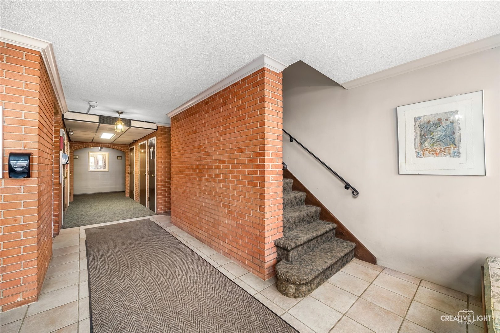 1050 N Farnsworth Avenue 403