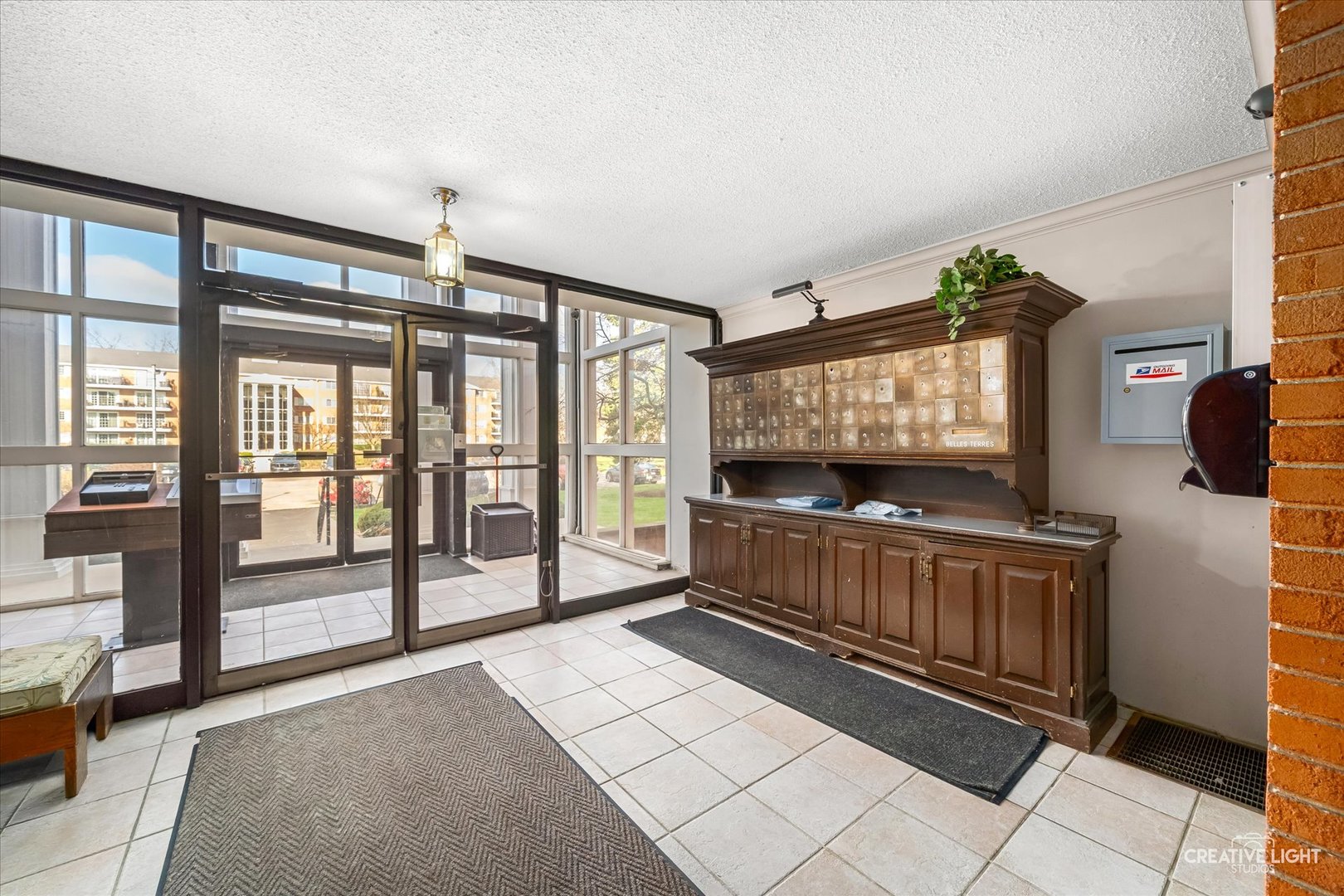 1050 N Farnsworth Avenue 403