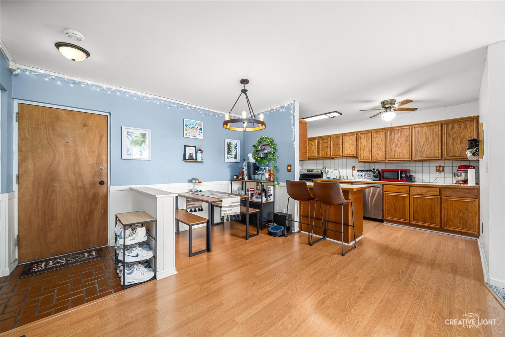 1050 N Farnsworth Avenue 403