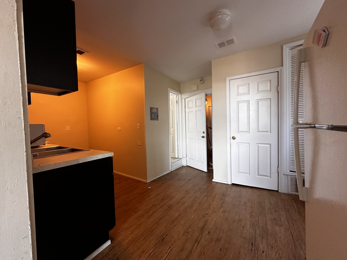 2611 W Ogden Avenue 3R