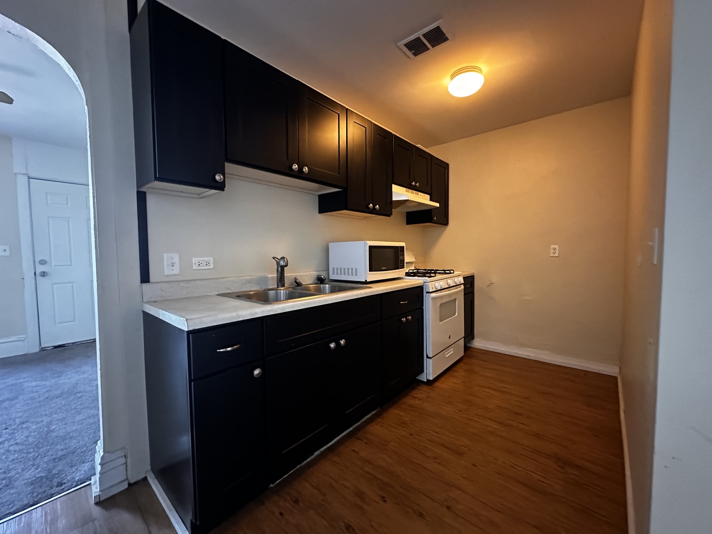 2611 W Ogden Avenue 3R