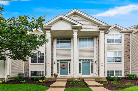 Photo of 817 Summit Creek Drive, Shorewood, IL 60404 (MLS # 12682809)