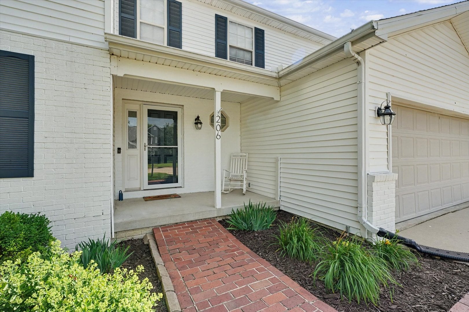 206 E Tomaras Avenue