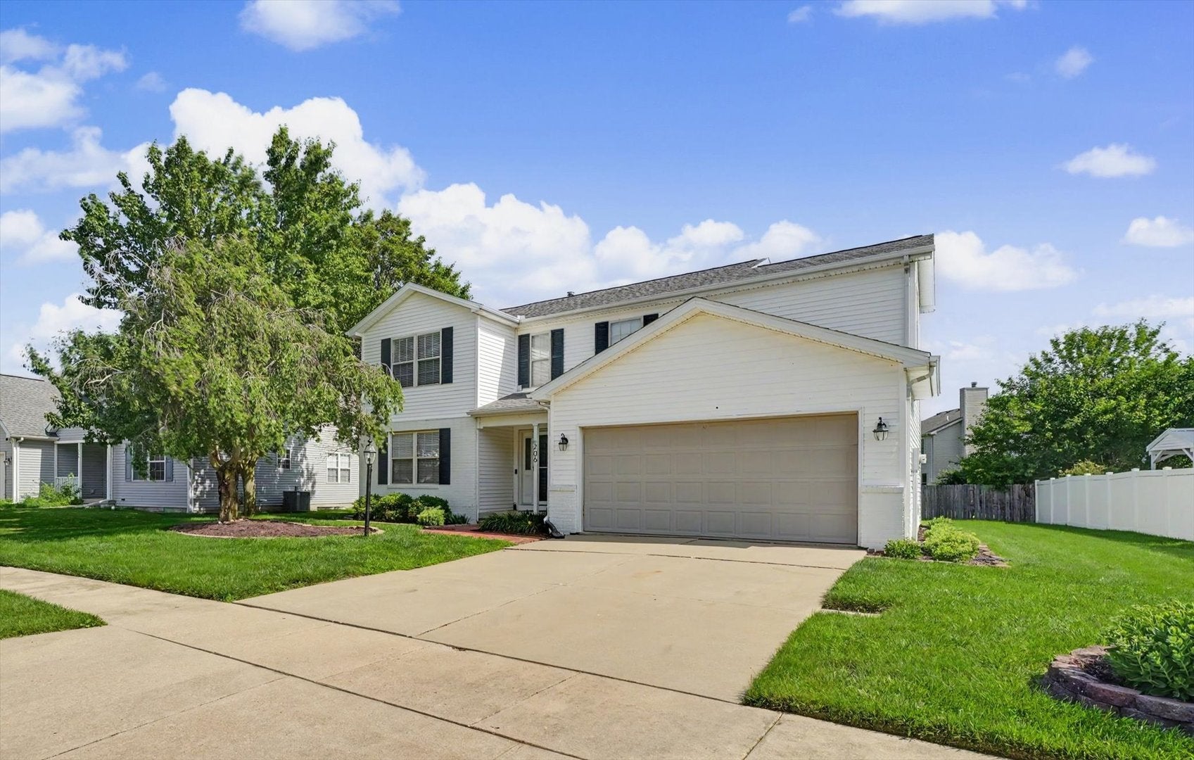 206 E Tomaras Avenue