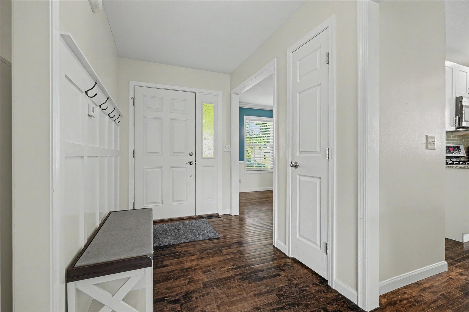 206 E Tomaras Avenue