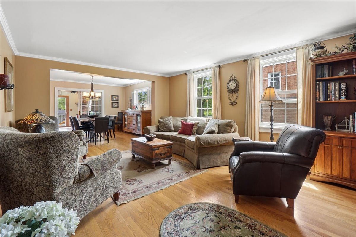 407 N PROSPECT MANOR Avenue
