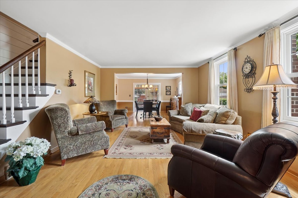 407 N PROSPECT MANOR Avenue