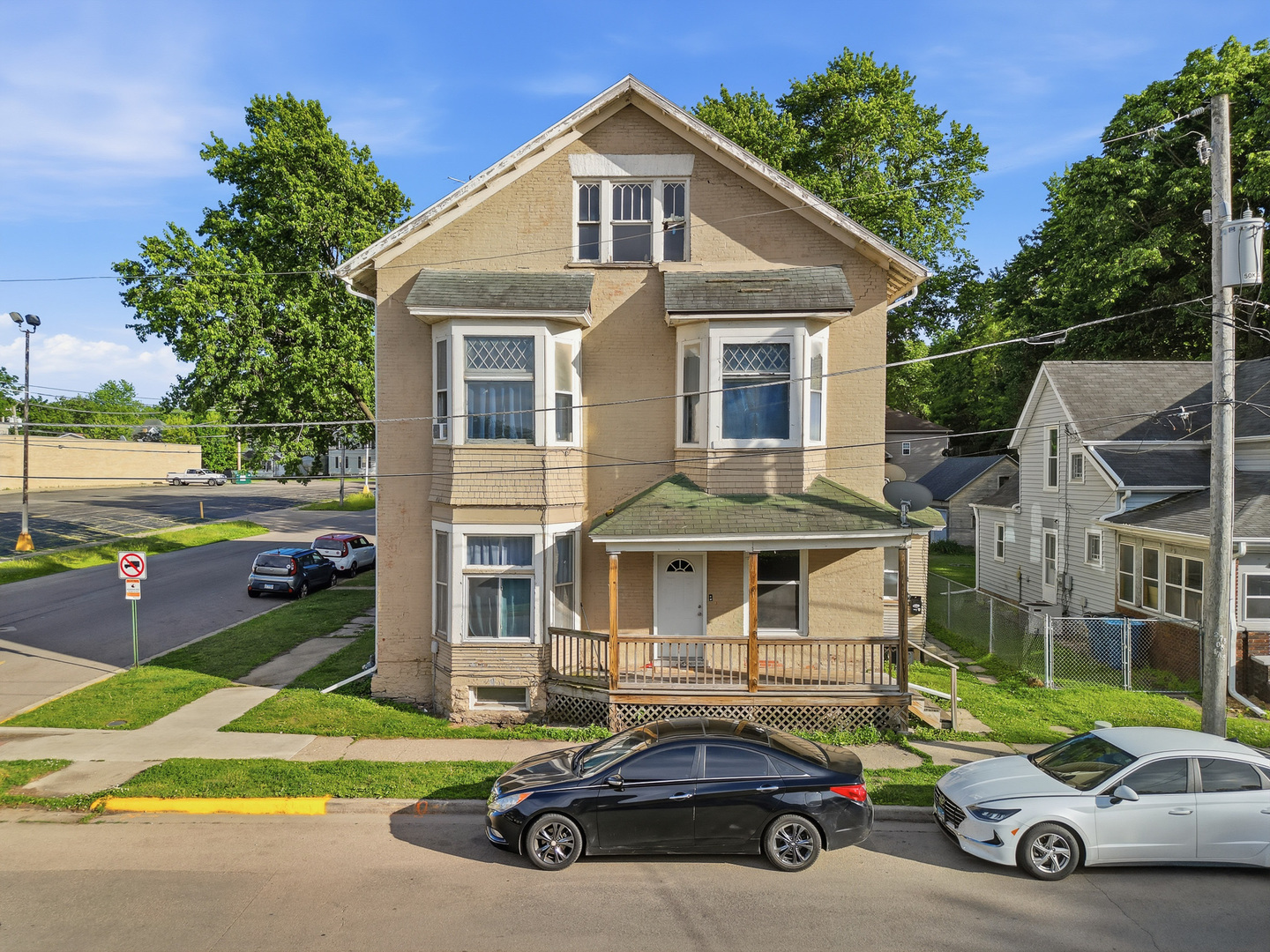 305 Monroe Avenue - Photo 2