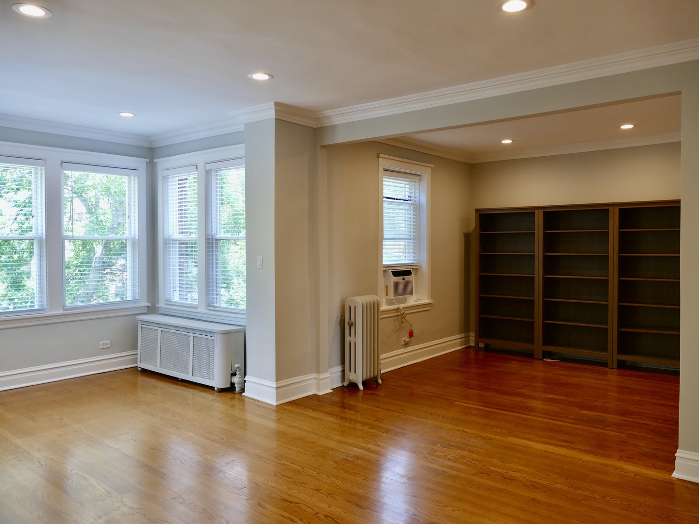 1961 W Winona Avenue 3