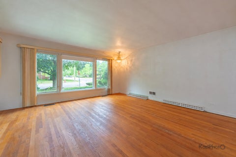 Tiny photo for 6557 N Christiana Avenue, Lincolnwood, IL 60712 (MLS # 12753955)