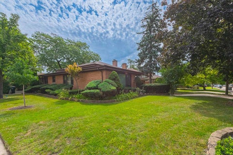 Tiny photo for 6557 N Christiana Avenue, Lincolnwood, IL 60712 (MLS # 12753955)