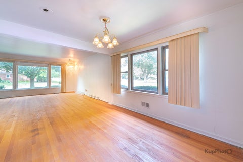 Tiny photo for 6557 N Christiana Avenue, Lincolnwood, IL 60712 (MLS # 12753955)