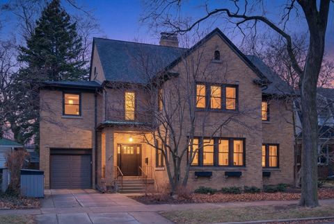 Photo of 2440 Asbury Avenue, Evanston, IL 60201 (MLS # 12582607)