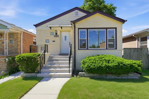 Photo of 415 W 95th Place, Chicago, IL 60628 (MLS # 12666122)