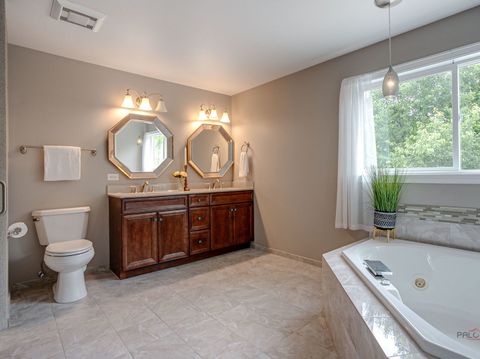 Tiny photo for 17945 W Pond Ridge Circle, Gurnee, IL 60031 (MLS # 12704570)