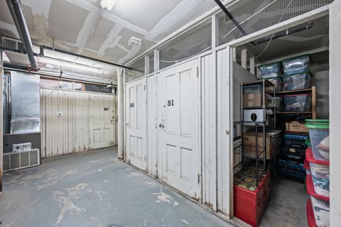 Tiny photo for 550 W Surf Street #215, Chicago, IL 60657 (MLS # 12535343)