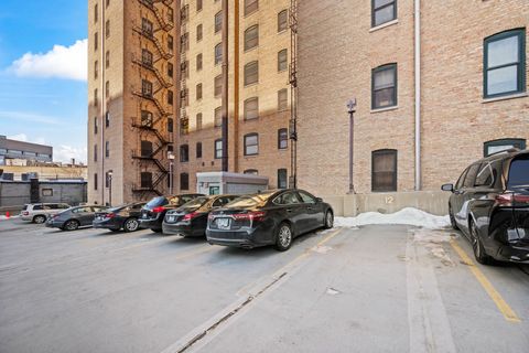 Tiny photo for 550 W Surf Street #215, Chicago, IL 60657 (MLS # 12535343)