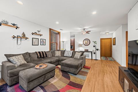 Tiny photo for 550 W Surf Street #215, Chicago, IL 60657 (MLS # 12535343)