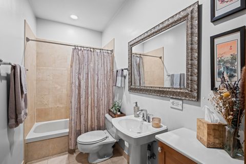Tiny photo for 550 W Surf Street #215, Chicago, IL 60657 (MLS # 12535343)