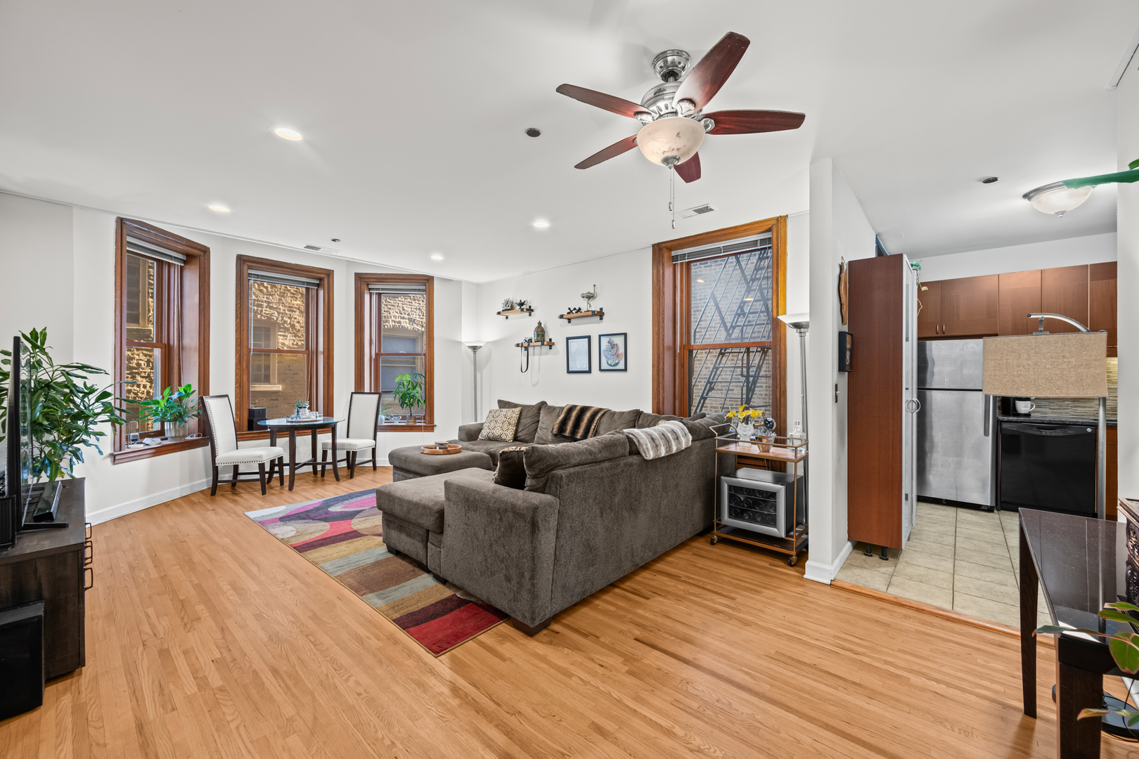 550 W Surf Street 215