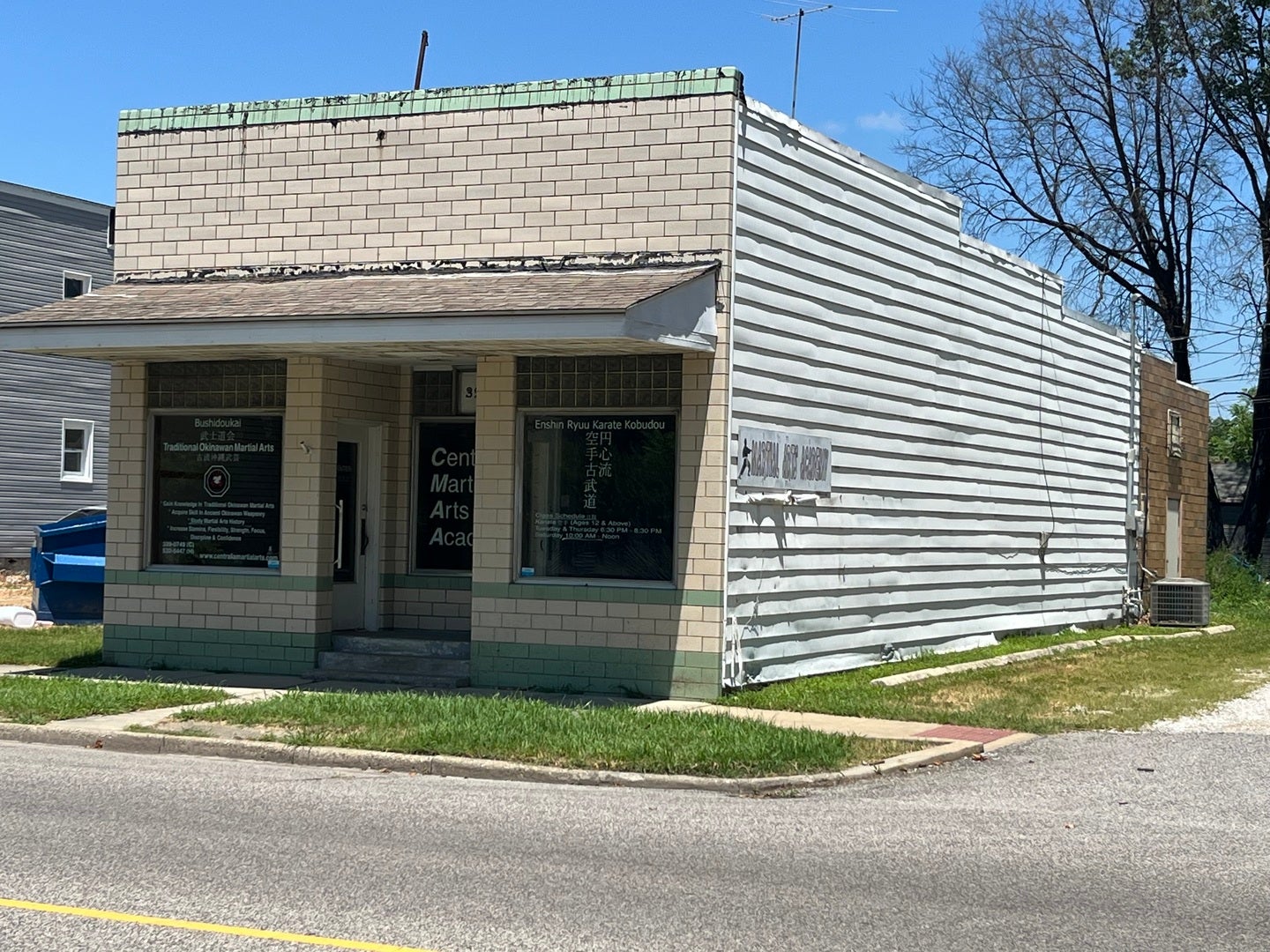 320 W BROADWAY Avenue