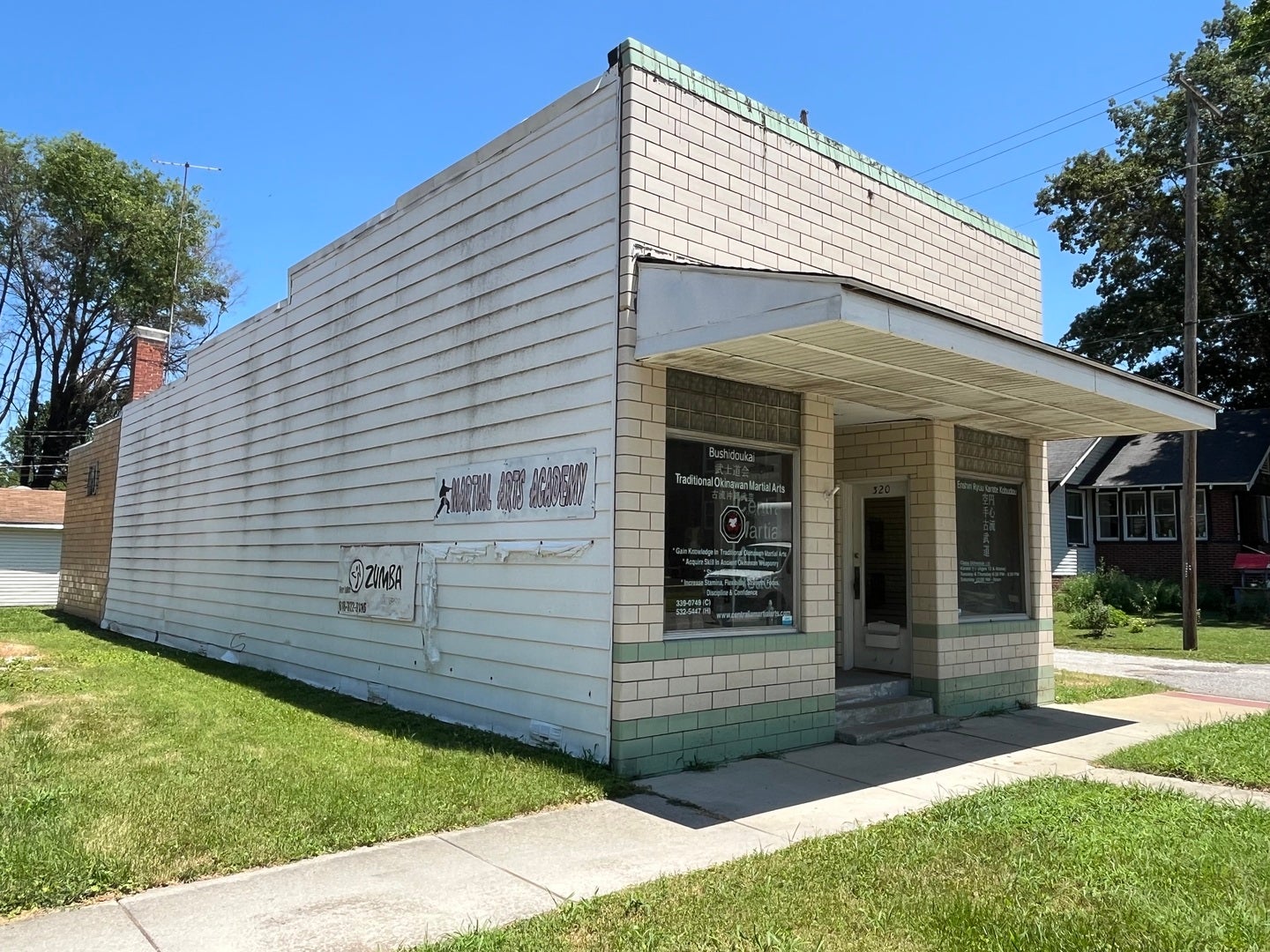 320 W BROADWAY Avenue