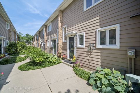 Tiny photo for 313 Hawthorn Avenue #F, Glencoe, IL 60022 (MLS # 12412674)