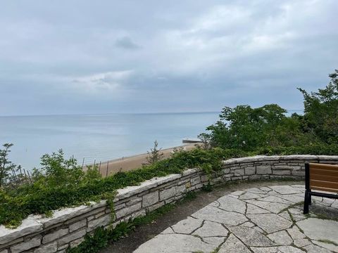 Tiny photo for 313 Hawthorn Avenue #F, Glencoe, IL 60022 (MLS # 12412674)