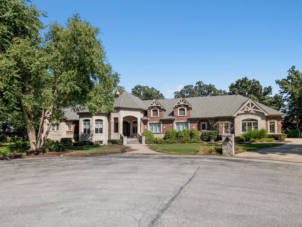 Photo for 50 Elizabeth Lane, Palos Park, IL 60464 (MLS # 12467173)