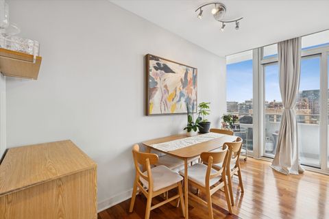 Tiny photo for 737 W Washington Boulevard #710, Chicago, IL 60661 (MLS # 12572043)