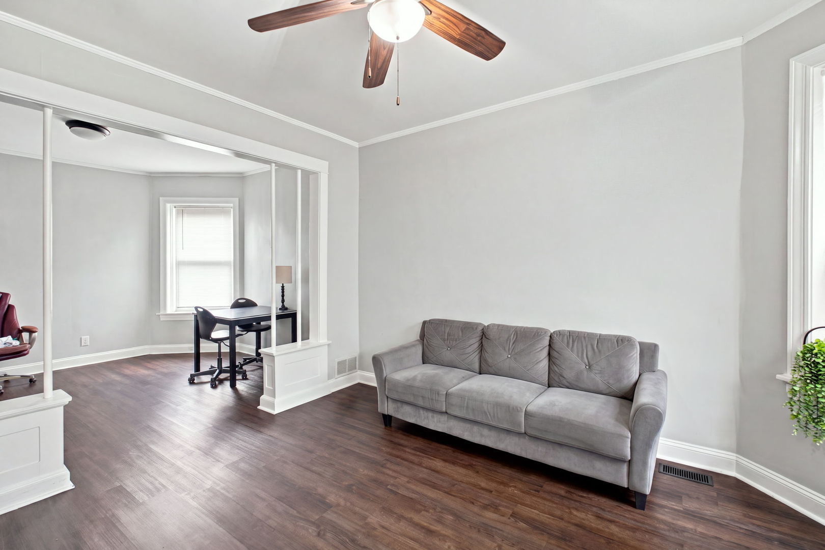 4833 W GLADYS Avenue
