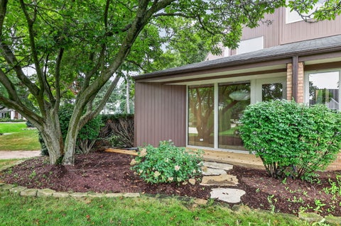 Tiny photo for 42 Royal Vale Drive, Oak Brook, IL 60523 (MLS # 12738417)