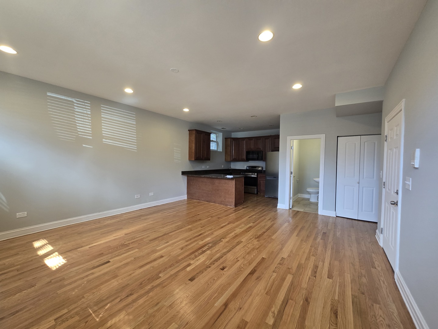 3831 N Kedzie Avenue GN