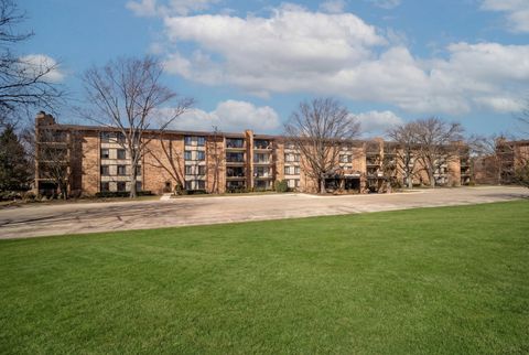 Photo of 301 Lake Hinsdale Drive #311, Willowbrook, IL 60527 (MLS # 12524321)